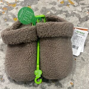 CROCS classic cozy slippers